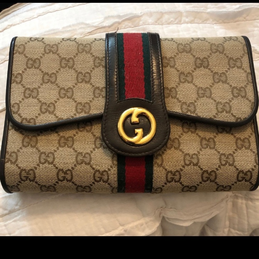 Vintage Gucci clutch